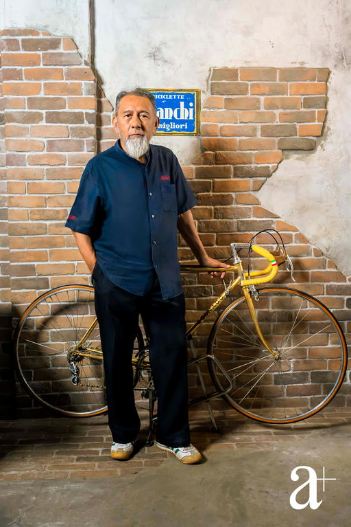 Ahmad with the Colnago Mexico Oro 1979. Photo: Yvonne Isabelle Ling