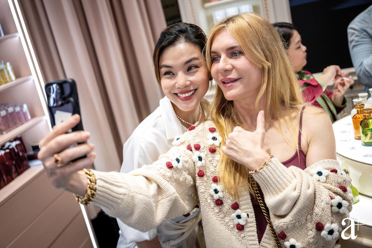 It's a wefie for Tina Cheng and Paulina Bohm at Gucci Beauty, Raffles City Singapore