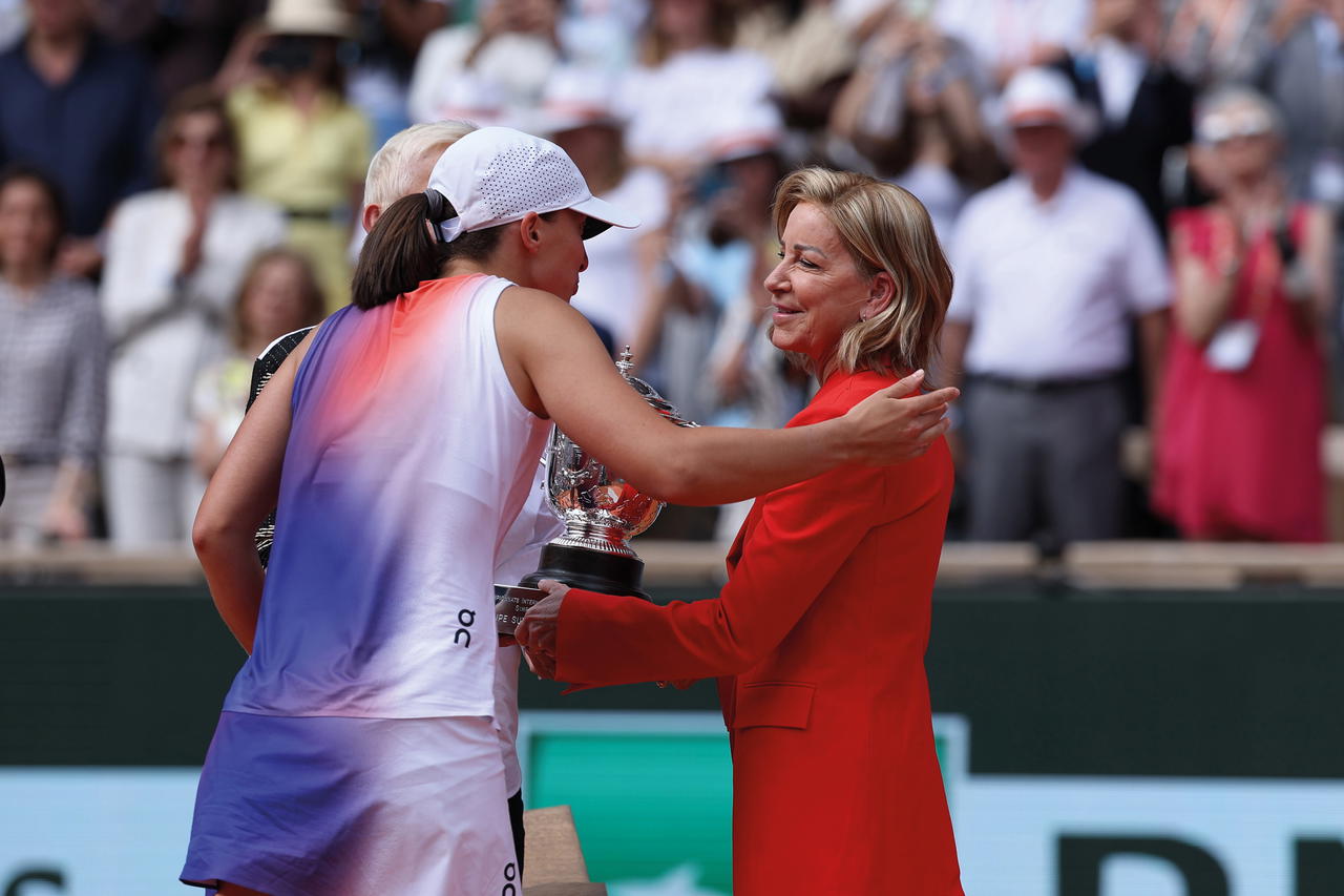 Rolex supports Chris Evert and Iga Świątek, two brightest stars at Roland-Garros (Credit: Rolex)