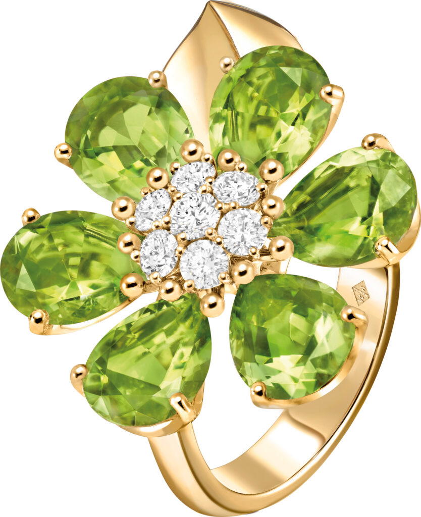 Fleurs d’Hawaï ring in yellow gold with peridots and diamonds (Credit: Van Cleef & Arpels)