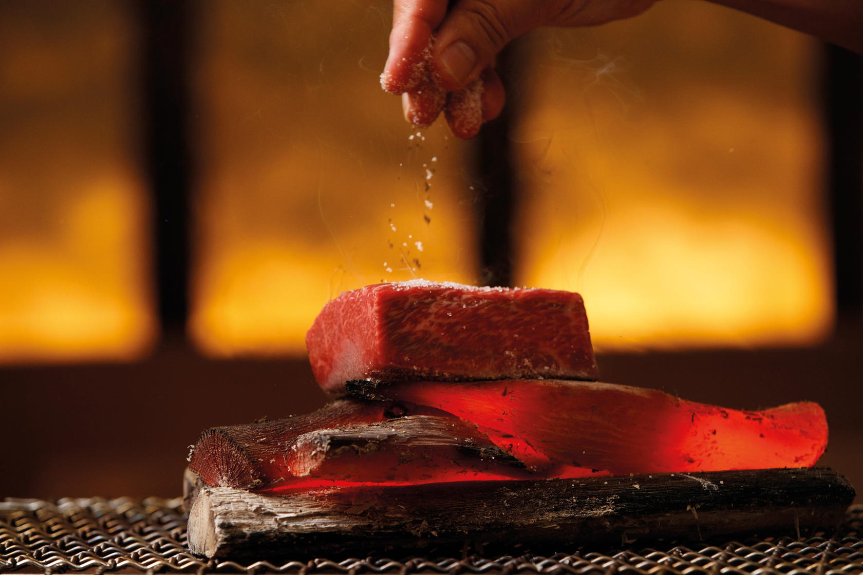 Adding just the right amount of seasoning to a gently seared tataki (Credit: Nikuya Tanaka)