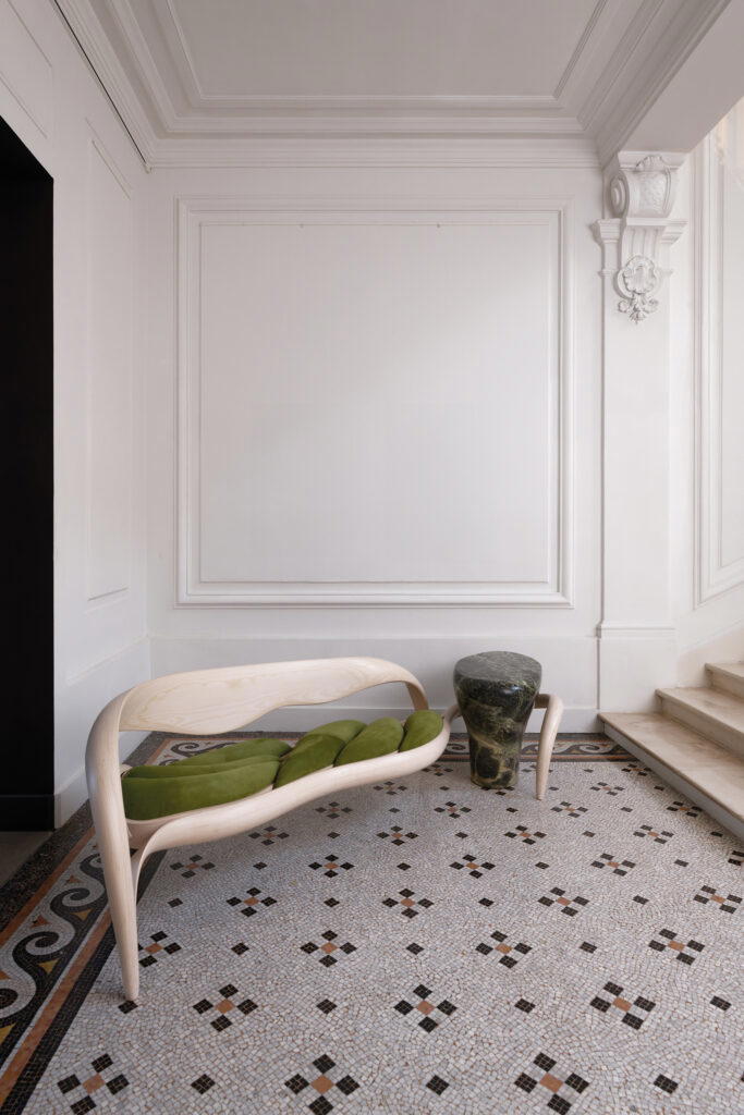 Enignum Freeform Seat with Connemara Side Table (Credit: Aurélien Mole)