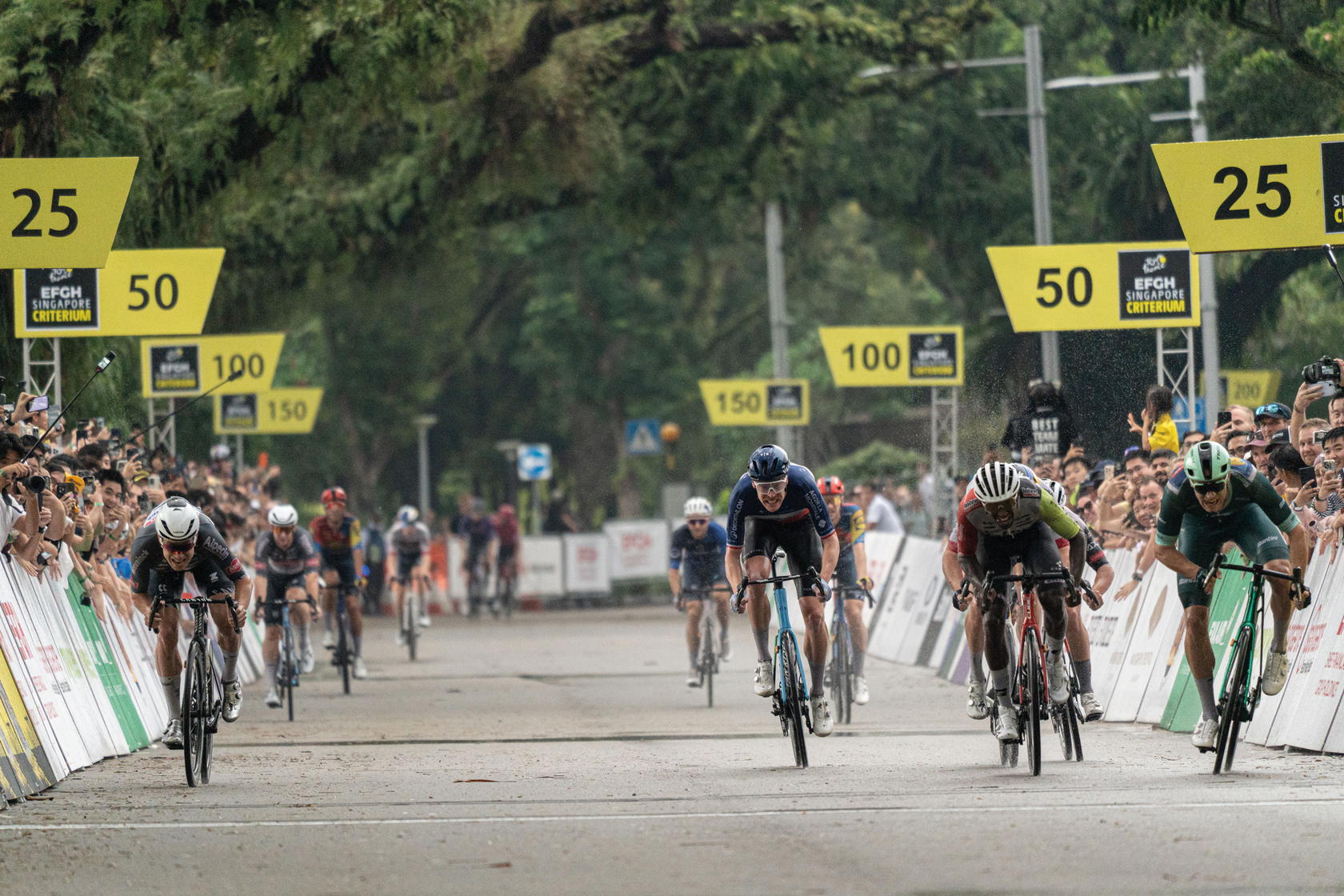 Rain did not dampen spirits at the EFGH Singapore Criterium for the Tour de France (Credit: Tour de France EFGH Singapore Criterium)