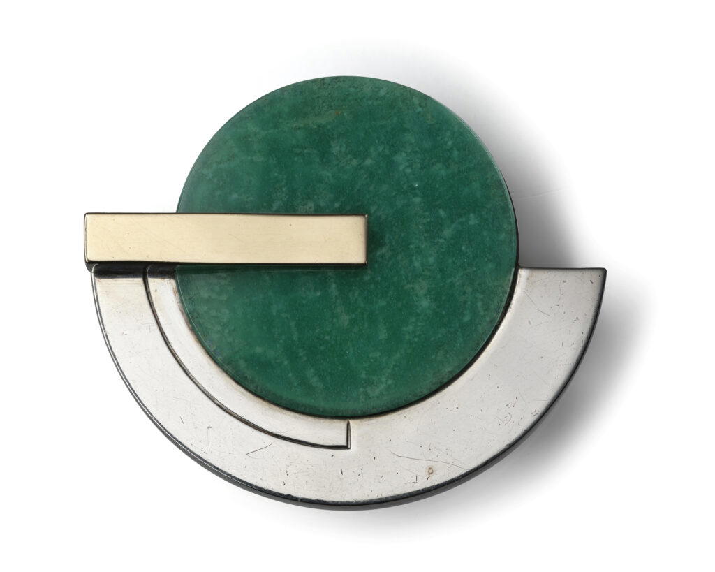 Jean Després Brooch (1936); silver, gold, malachite (Credit: Les Arts Décoratifs/Christophe Dellière)