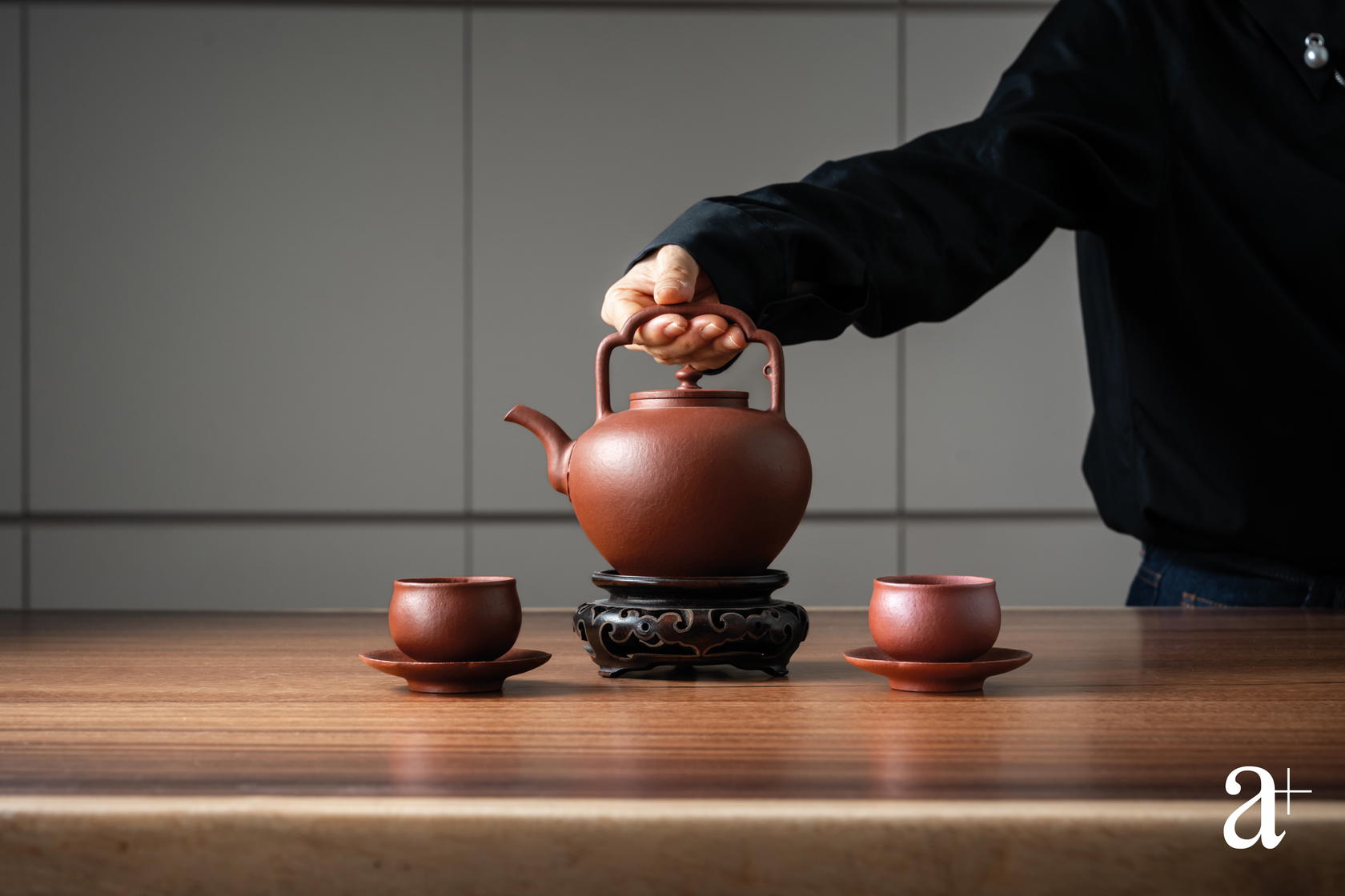 Wu Jing Bridge-handle teapot (Credit: Yvonne Isabelle Ling)