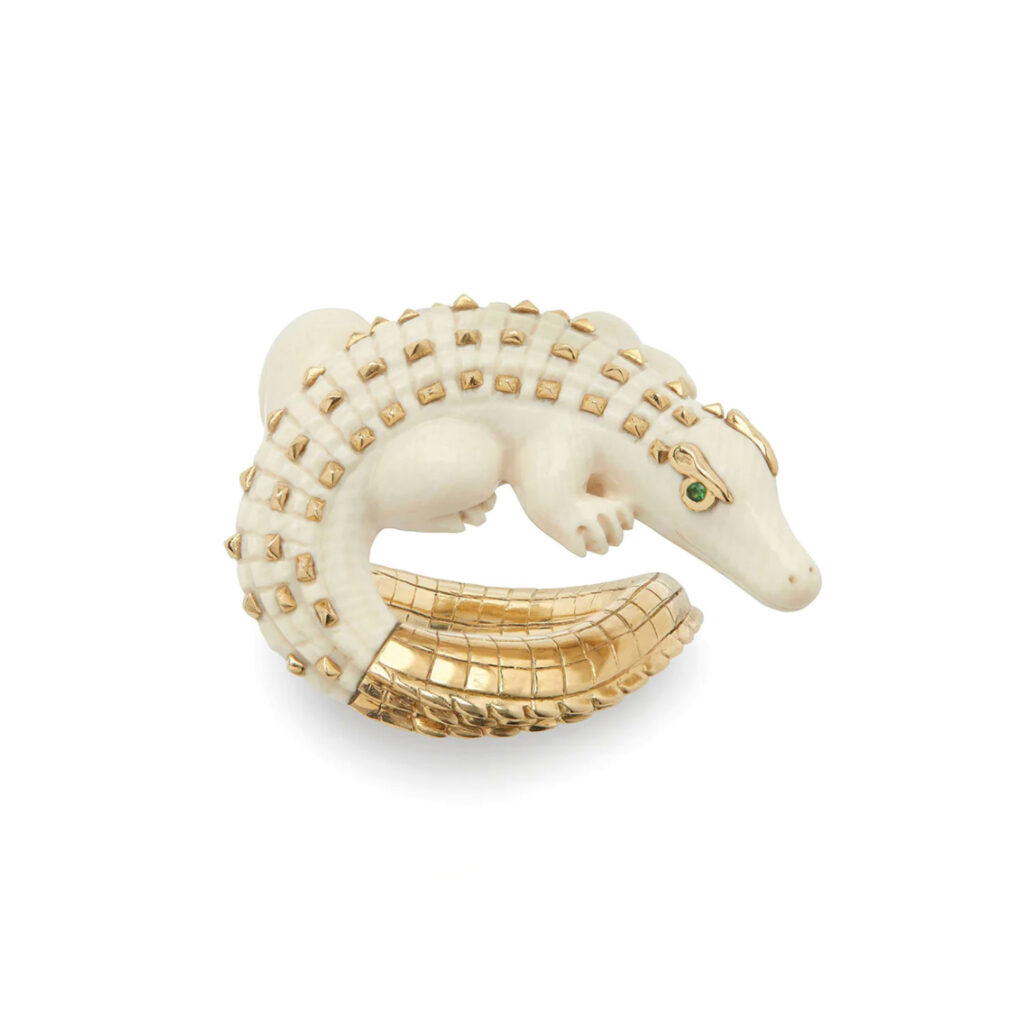 Alligator Mammoth Twist Ring in yellow gold with a mammoth tusk and tsavorites (Credit: Bibi van der Velden)