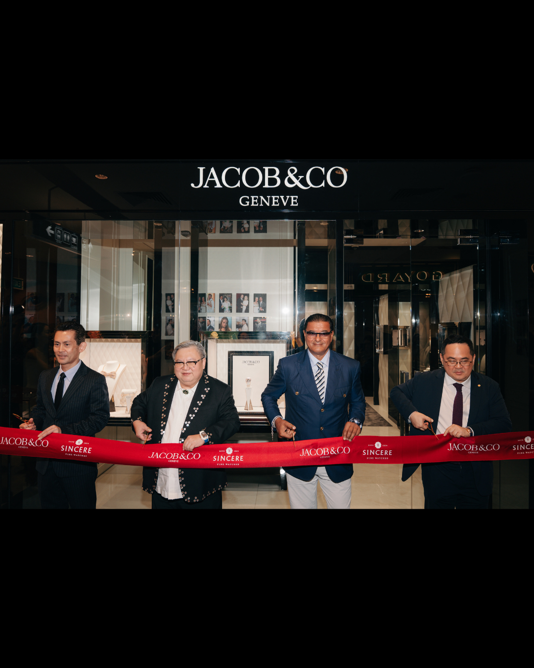 The ribbon-cutting ceremony was officiated by (from left) Shuichi Hidaka, General Manager of Shopping Centre Management at Toshin Development Singapore; Raymond Lim, Chairman of Sincere Watch Limited; Jacob Arabo, Founder and Chairman of Jacob & Co.; and Ong Ban, CEO of Sincere Fine Watches (Credit: Sincere Fine Watches)