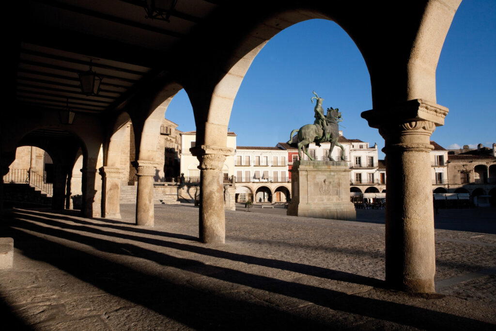 A bronze-cast statue of de Pizarro in the monumental Plaza Mayor square (Credit: Extremadura Tourist Board)