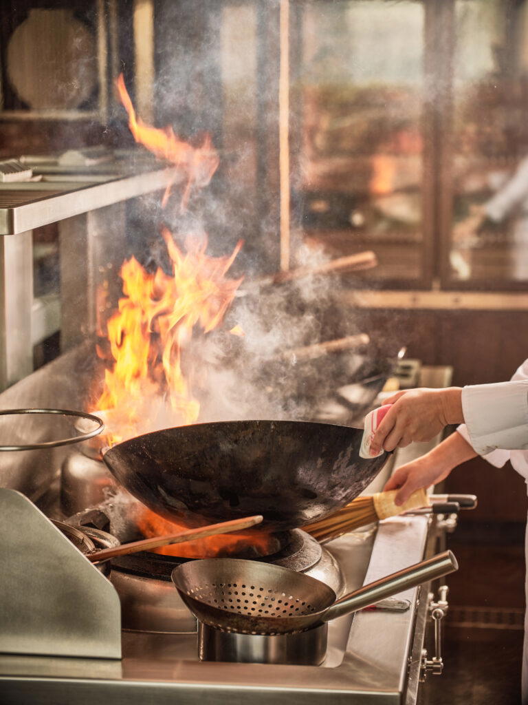 Live wok stations bring on the Wok Hei and ensure that every dish is served piping hot