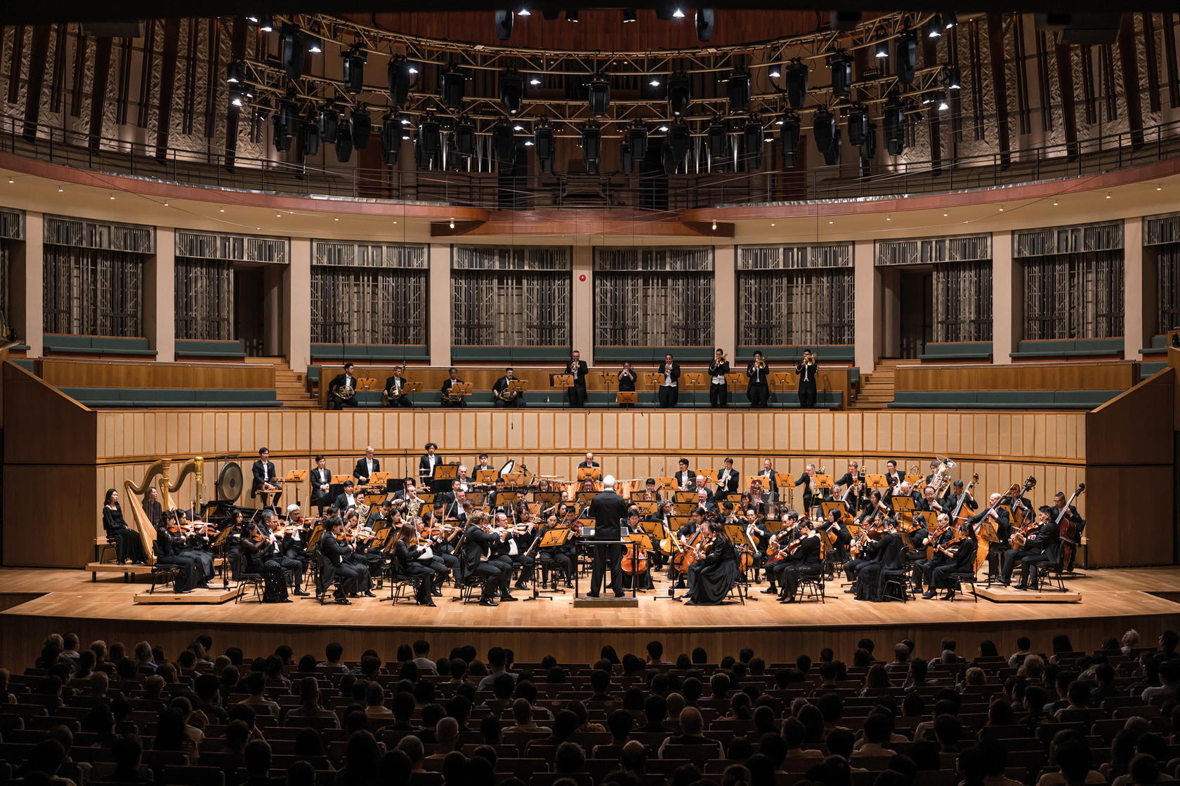Lintu performed with SSO last season, including Haydn’s “Nelson Mass” and Shostakovich’s “Symphony No. 7” (Credit: Jack Yam)