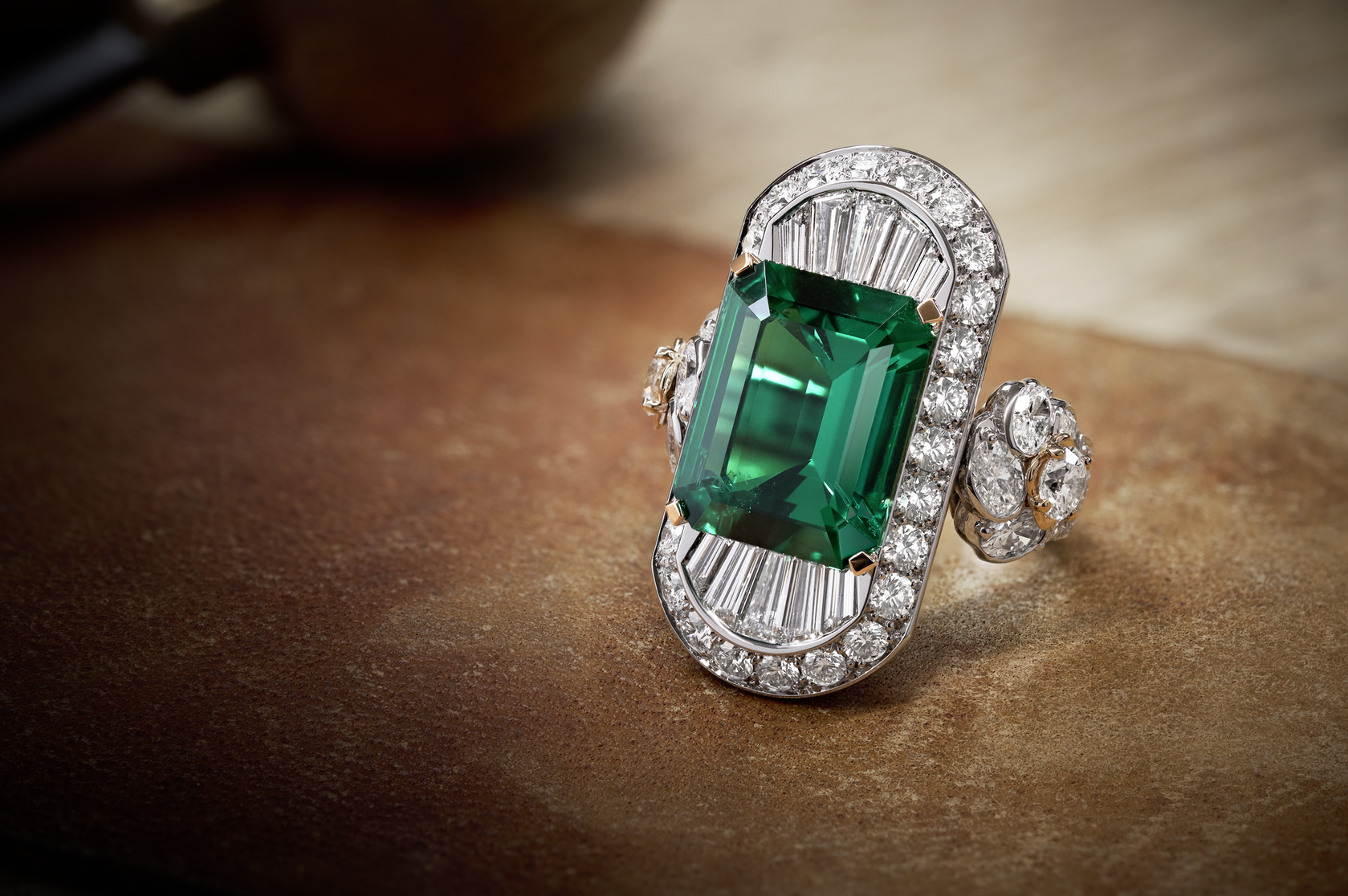Chanel Imprimé émeraude ring
