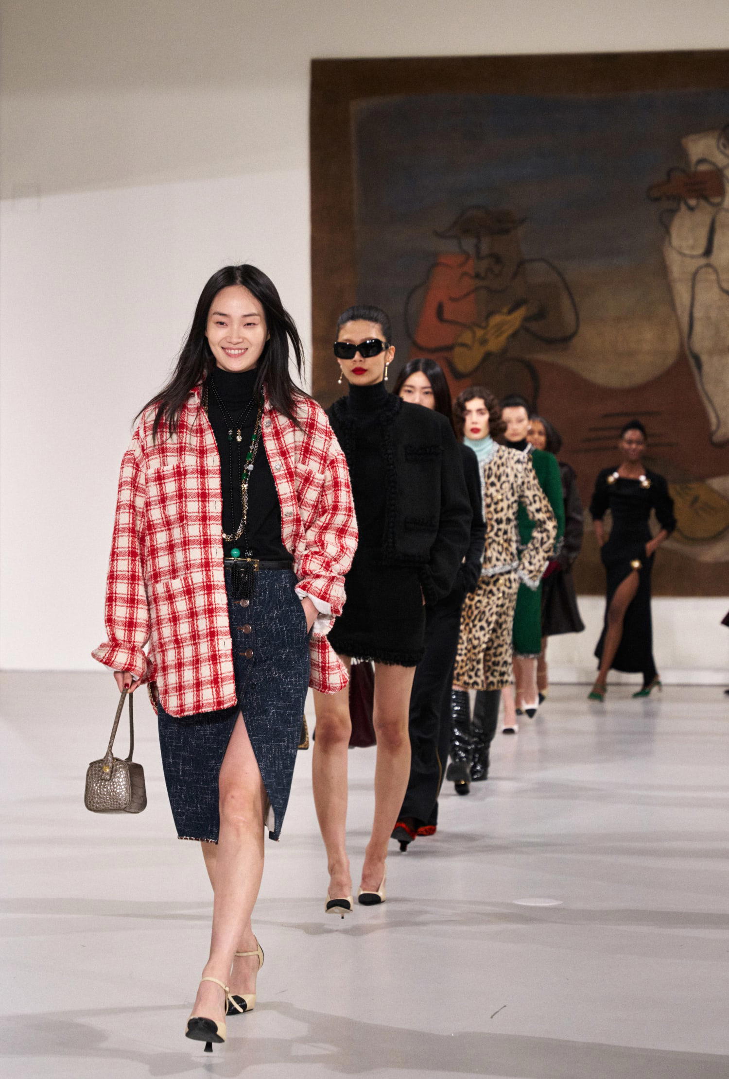 All smiles as models make their lap around the runway at Chanel’s Replica Métiers d’Art show in Seoul