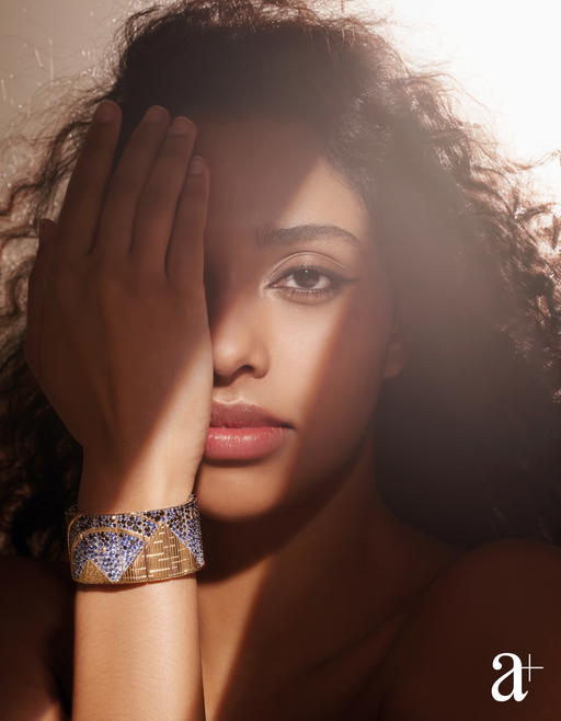 Paysage Merveilleux bracelet in yellow and white gold with sapphires and black spinel (Credit: Ching )