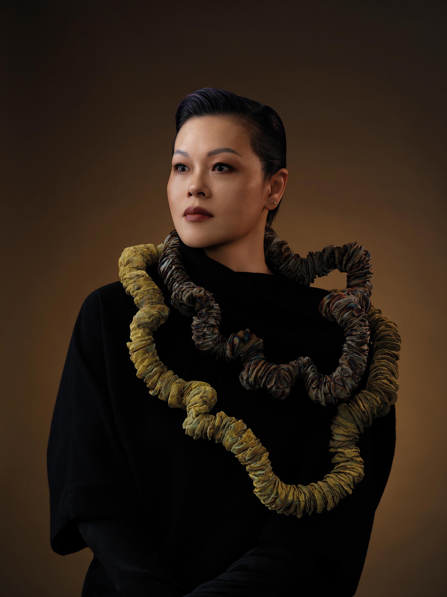 A piece made from woven stainless steel and woven brass with thermal controlled oxidation (Credit: Punsiri Siriwetchapun)