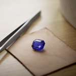 Chanel signes symboles imprime lion necklace sapphire