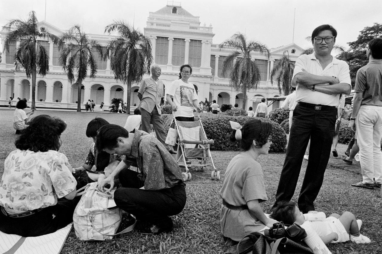 Singapore Index (Istana Open House 1), 1992 (Credit: Tan Pin Pin)