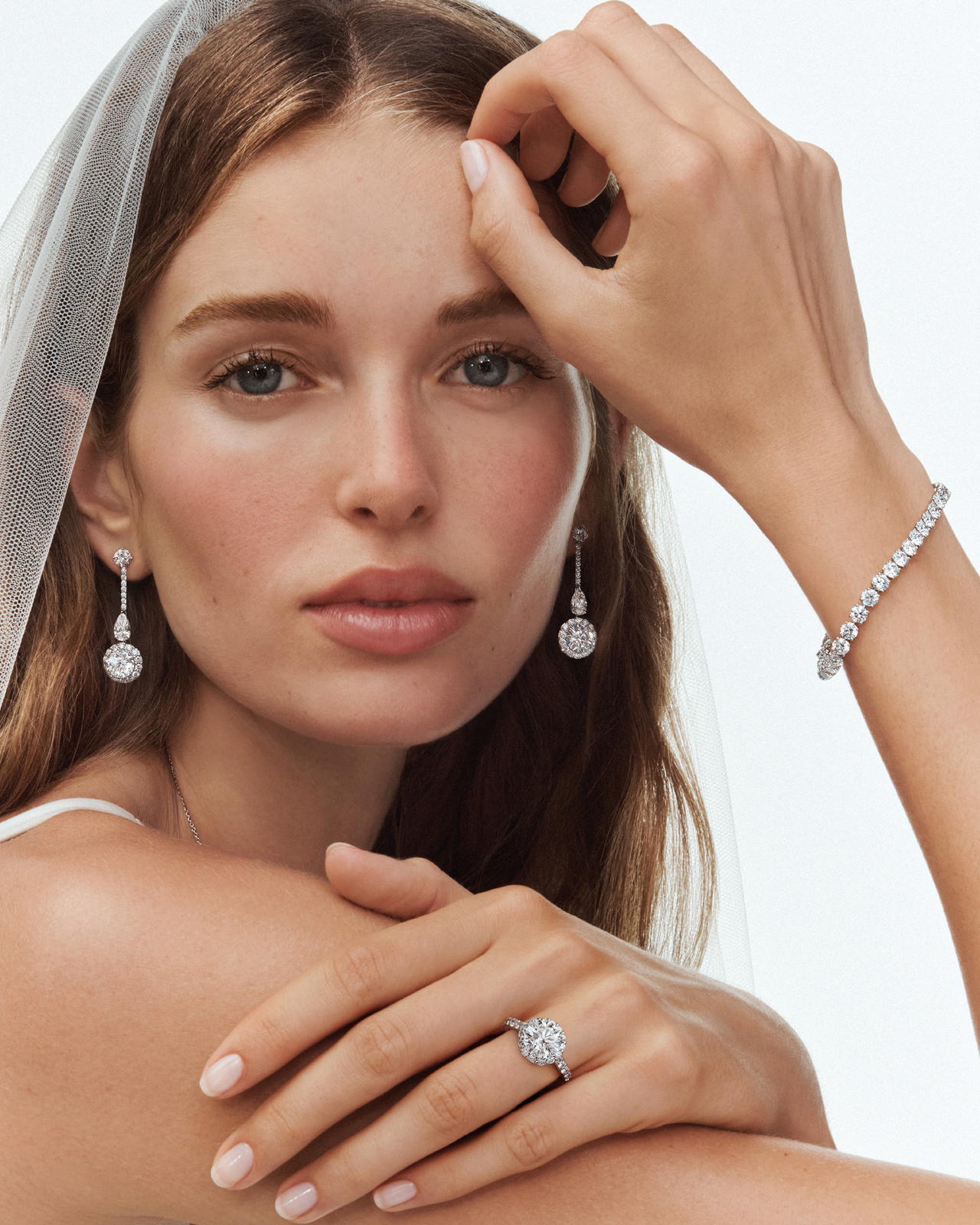 Icon earrings and ring in white gold with diamonds, and Classic Graff Collection bracelet in white gold with diamonds (Credit: Graff)